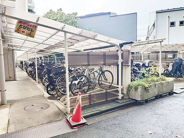 現在駐輪場満車となっております。