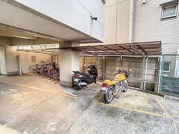 バイク・自転車駐輪場（2024年1月撮影）