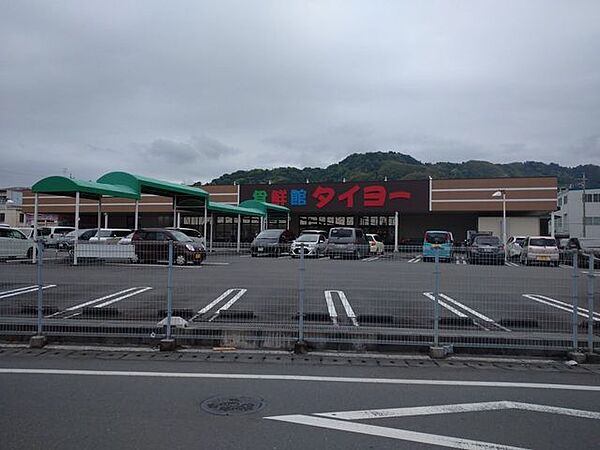 食鮮館タイヨー　長崎店営業時間　10：00～20：00『毎日全品、より良い品を、より安く』●バロープライベートブランド商品●一般食品・菓子●総菜●ベーカリー●水産●畜産品●農産品 170m