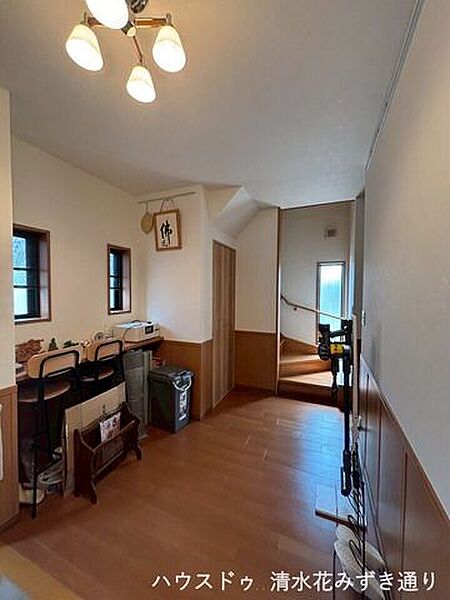 玄関はどんな方にも見られる住まいの顔ともいえる空間になります。玄関が広いと、建物全体も広い印象を与えることができます！