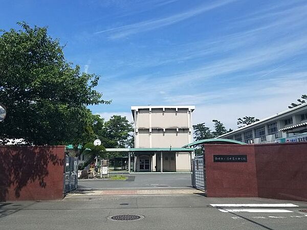 静岡市立清水第五中学校≪教育目標≫郷土を愛し　たくましく生きる子～自ら学び　心豊かに　健やかに　伸びる生徒～(五中独自)　≪重点目標≫大きな夢を持ち、本気で取り組む生徒●児童数（2023年 1330m