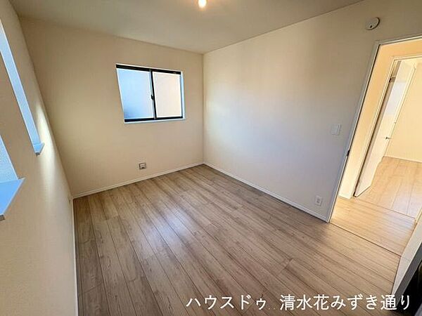 1F16帖LDK・・・家具の配置も自由で、勉強スペースや遊び場をつくることも可能◎家族の会話や笑顔があふれる、子育て世代にぴったりの快適な空間です(^O^)／