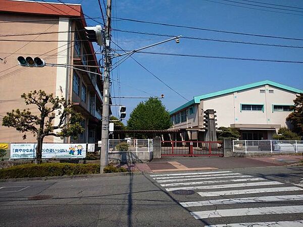 静岡市立清水有度第一小学校≪教育目標≫自ら学び　豊かな感性とたくましさをもってやりぬく子≪重点目標≫進んで行動　笑顔であいさつ●児童数（2023年度）…711名 1730m
