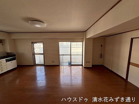 洋間・・・掃き...
