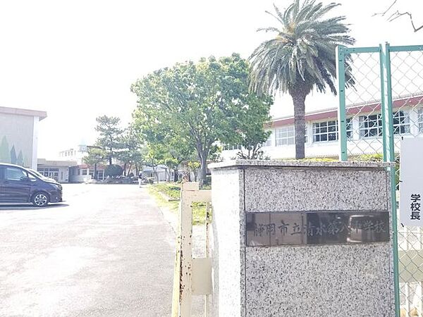 静岡市立清水第八中学校≪教育目標≫自ら学び　自ら切り拓く　心豊かな入江の子≪重点目標≫本気の挑戦　～共に～●児童数（2023年度）…357名 840m