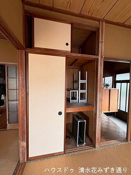1F6帖和室・・・来客用の敷き布団やお子さまのおもちゃなどもスッキリ収納できる便利な収納。畳コーナーやリビングを常に整った状態で使えるため、家族がくつろぐ時間や来客時も快適に過ごせます♪