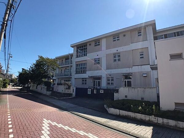 静岡市立清水辻小学校≪教育目標≫自ら考え挑戦する子≪重点目標≫じまんをつくろう～自信と優しさいっぱいの辻っ子～●児童数（2023年度）…291名 370m