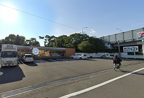 セブンイレブン静岡西脇店 640m