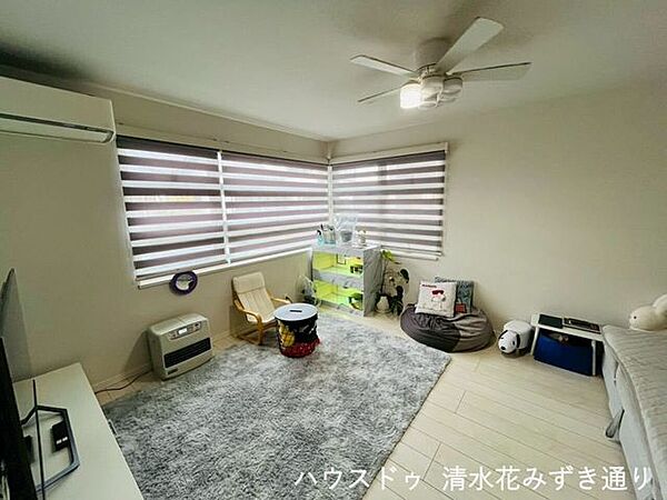 1FLDK・・・長時間過ごすリビングはまさに住まいの中心！居心地の良いリビングには自然とみんなが集まる団らんの空間になりますね♪