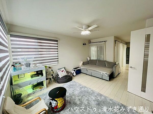 1FLDK・・・家族の団らんはもちろん、友人や親戚を招いてのホームパーティーにも最適♪ゆとりある空間だから、食事や会話を楽しみながら子どもたちも自由に遊べます！