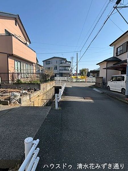 南側接道面・・・遮る建物がなく、十分な採光を確保できる土地です。