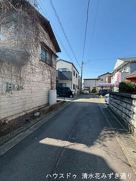 北側接道面・・・幅員4.0ｍの公道に面しているので車の出入りについて問題ございません♪