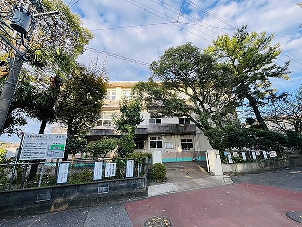 静岡市立西豊田小学校≪教育目標≫「活力のある子」の育成≪重点目標≫活力のある生活を「ひとり立ち」と「支え合い」の両面から考える●児童数（2023年度）…894名 500m