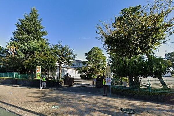 静岡市立葵小学校≪教育目標≫「3Ｓの精神を身に付けた児童・生徒　～主体的に学ぶ・豊かにつながる・ねばり強くやりぬく～」≪重点目標≫「自分で考え、行動する子」●児童数（2024年度）….65 1570m