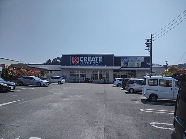 クリエイトＳ・Ｄ清水有東坂店営業時間　10：00～21：00●冷凍食品●冷蔵食品●野菜●酒●たばこ●テレビ電話での薬剤師相談●買上商品配達●電子マネー 900m