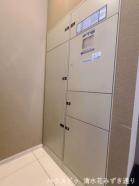 不在時にも荷物を受け取ることのできる宅配ボックス付き☆彡再配達の手間を省くことができるので、時間を気にせず外出することが出来ますね(＊^^＊)
