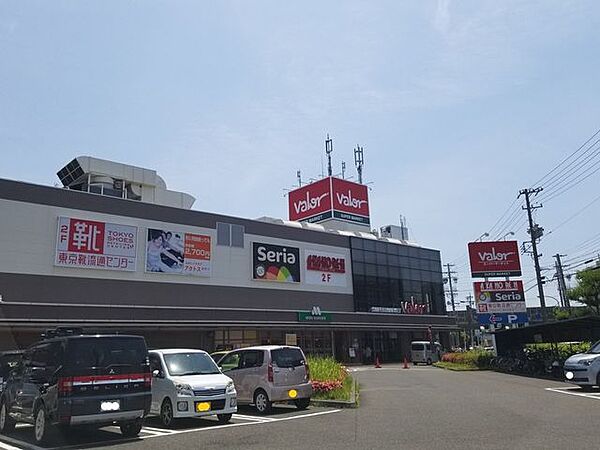 バロー清水高橋店営業時間　10：00～21：00※日曜は9：30より営業●証明写真●ATM●ドライアイス●アルカリイオン水●牛乳パック・食品トレー・ペットボトル回収●商品券販売●宅急便●車 310m