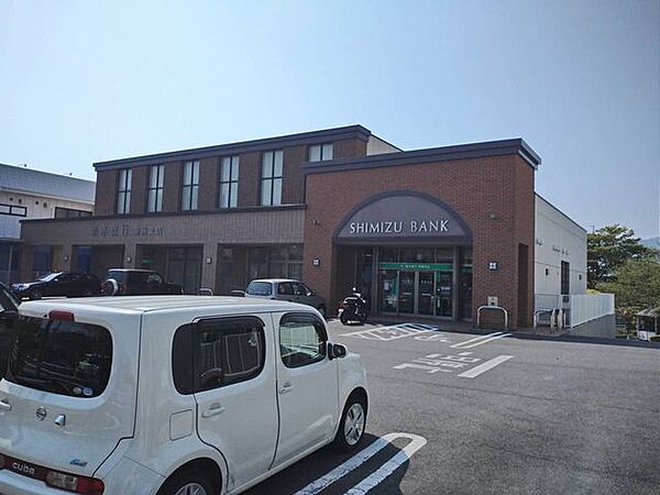 清水銀行草薙支店窓口　9：00～15：00ATM　平日　8：00～21：00　　　　土日祝　9：00～19：00 520m