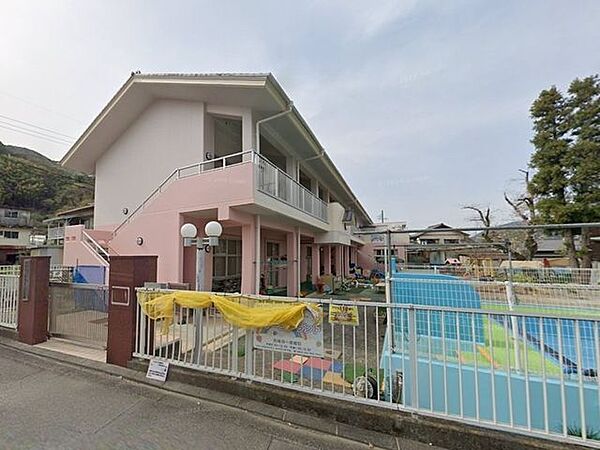 興津北こども園≪保育目標≫心豊かなたくましい子≪定員≫90名≪保育時間≫7：00～18：00≪受入年齢≫ 6ヵ月～就学前≪休園日≫日曜・祝日・年末年始 930m
