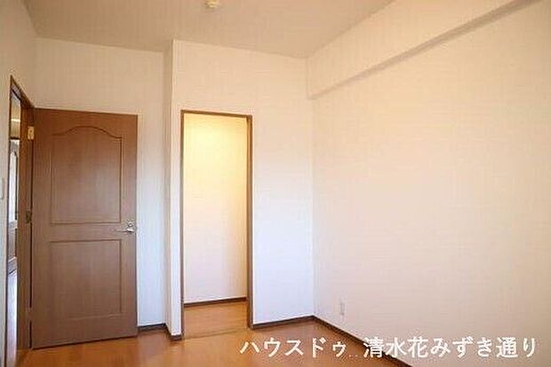 6帖洋室・・・主寝室としてもお使いいただけるゆったりスペースのお部屋です(^_^)☆