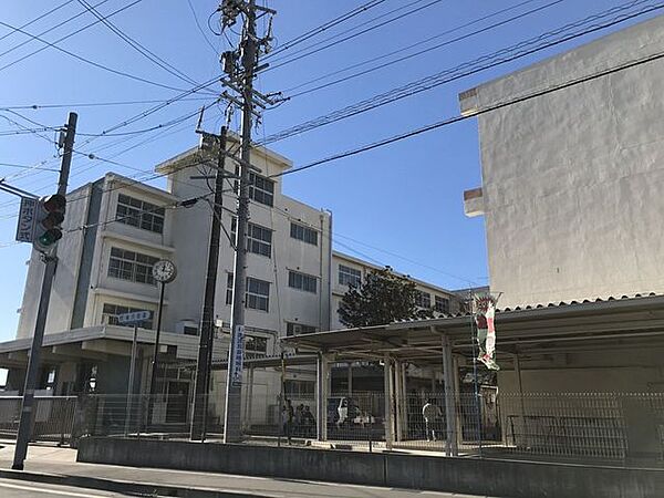 静岡市立西奈小学校≪教育目標≫みずからをきりひらく子≪重点目標≫自分大すき、友だち大すき、西奈大すき●児童数（2023年度）…692名 1250m