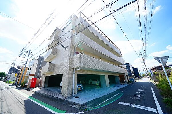 apartment 群馬県前橋市平和町１丁目13-16
地図を見る