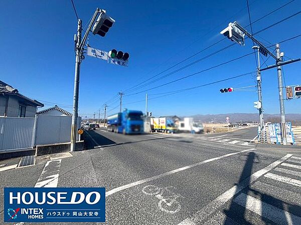 飛び地の駐車場は10台以上駐車可能です♪お友達や畑用のトラックなども置けますね