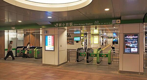 画像15:新小岩駅(JR 総武本線) 徒歩3分。 240m