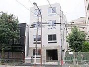 駒場東大前駅より徒歩8分 築4年4ヶ月 4階建の賃貸物件