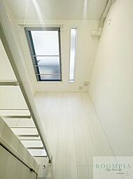 クレシェンド学芸大学 205 2階ワンルームのリビング/ダイニング