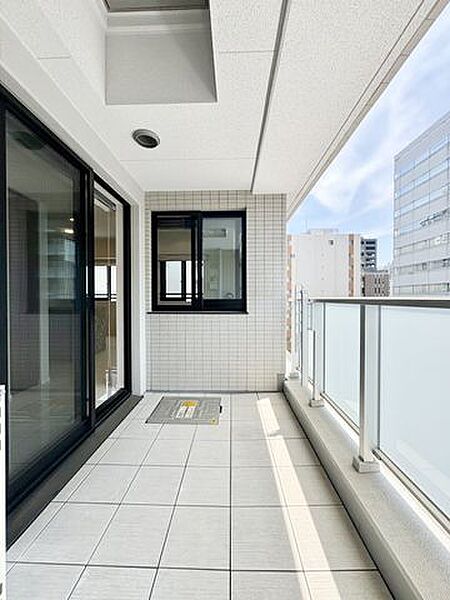 【バルコニー】日当たりが良く開放感があります。