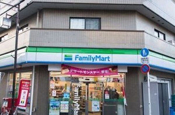 ファミリーマート四谷若葉店 徒歩2分。 120m