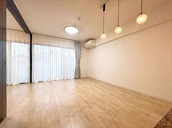 【リビング】LDK14畳以上なので、広々とした快適スペースです。