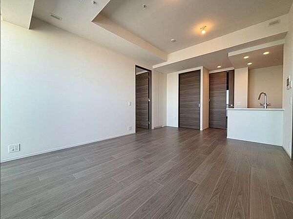 【リビング】主要採光面が南東向きで、朝から昼の日当たりが良好です。