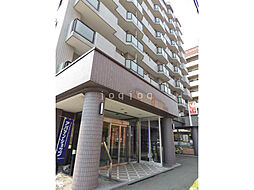 8 / 22