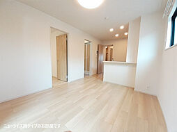 シャイニースカイ 1階2LDKのリビング/ダイニング