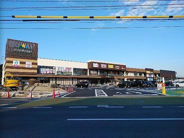 ニシナ フードバスケット 市役所北店 1017m