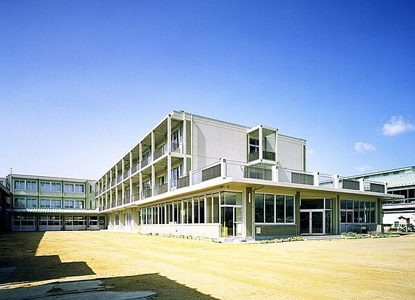 浅口市立六条院小学校 2152m