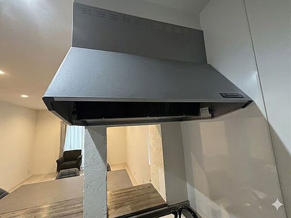 手入れしやすいレンジフード採用