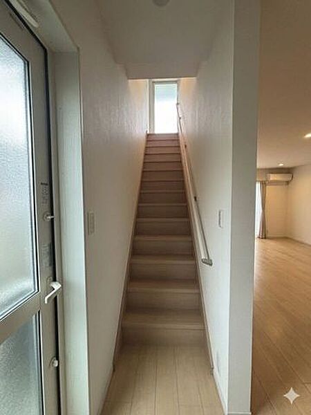 2階へのアクセスが快適な階段
