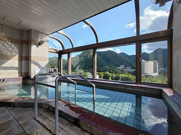 《展望温泉大浴場》10階には眺望良好な大浴場があります。1日の疲れを癒してくれます♪