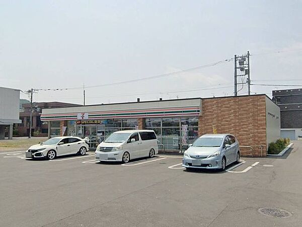 コンビニ 《セブンイレブン 札幌西野4条4丁目店》急なお買物があっても安心！ 290m