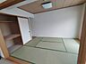 和室：《和室》リビングと隣接する約6帖のお部屋です。来客用・お子様のプレイルームにもお使いいただけます。