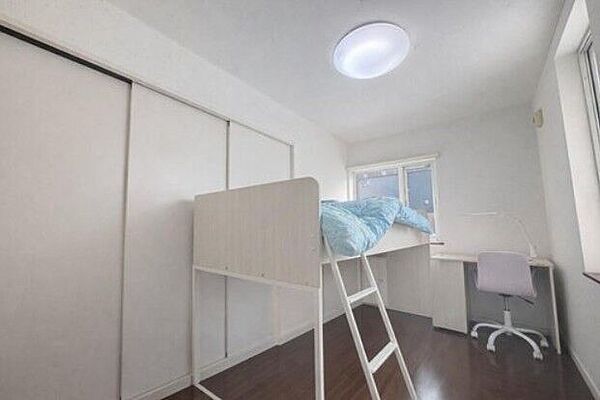 《洋室1》約5．5帖のお部屋です。2面採光で日当たり良好♪こども部屋にもおすすめです！