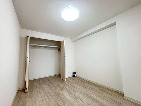 《洋室3》シンプルで使いやすい内装です。