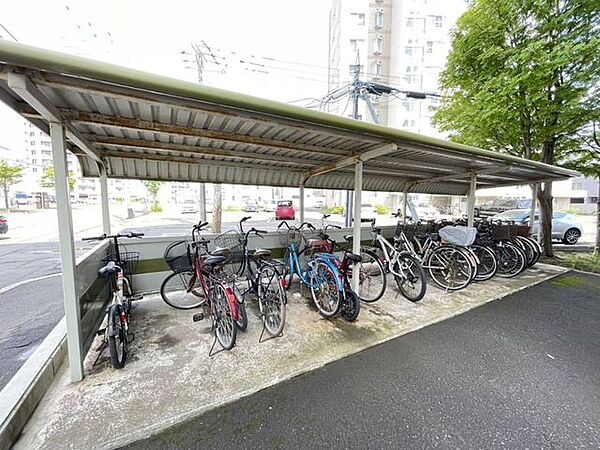 《駐輪場》