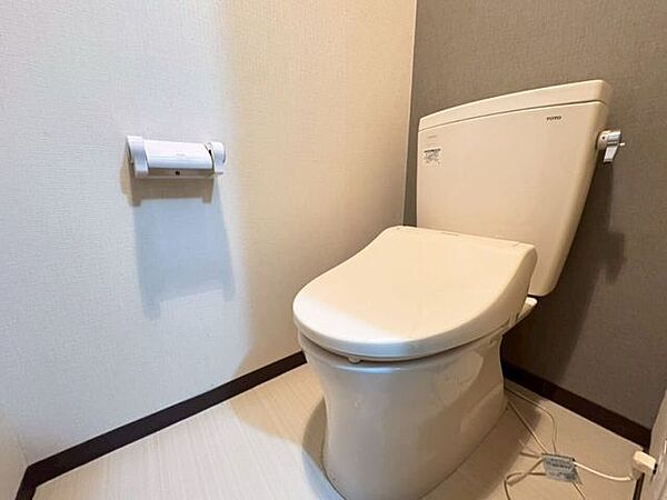 ≪トイレ≫ウォシュレット付きのトイレです。