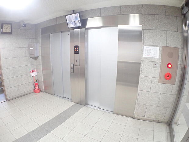 ■エレベーター2基完備♪中の様子が確認出来るモニター付きエレベーターです♪