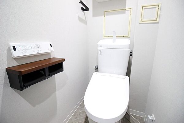 ■一年中通して快適にお使い頂ける温水洗浄便座付トイレ完備♪