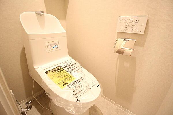 ■一年中通して快適にお使い頂ける温水洗浄便座付トイレ完備♪